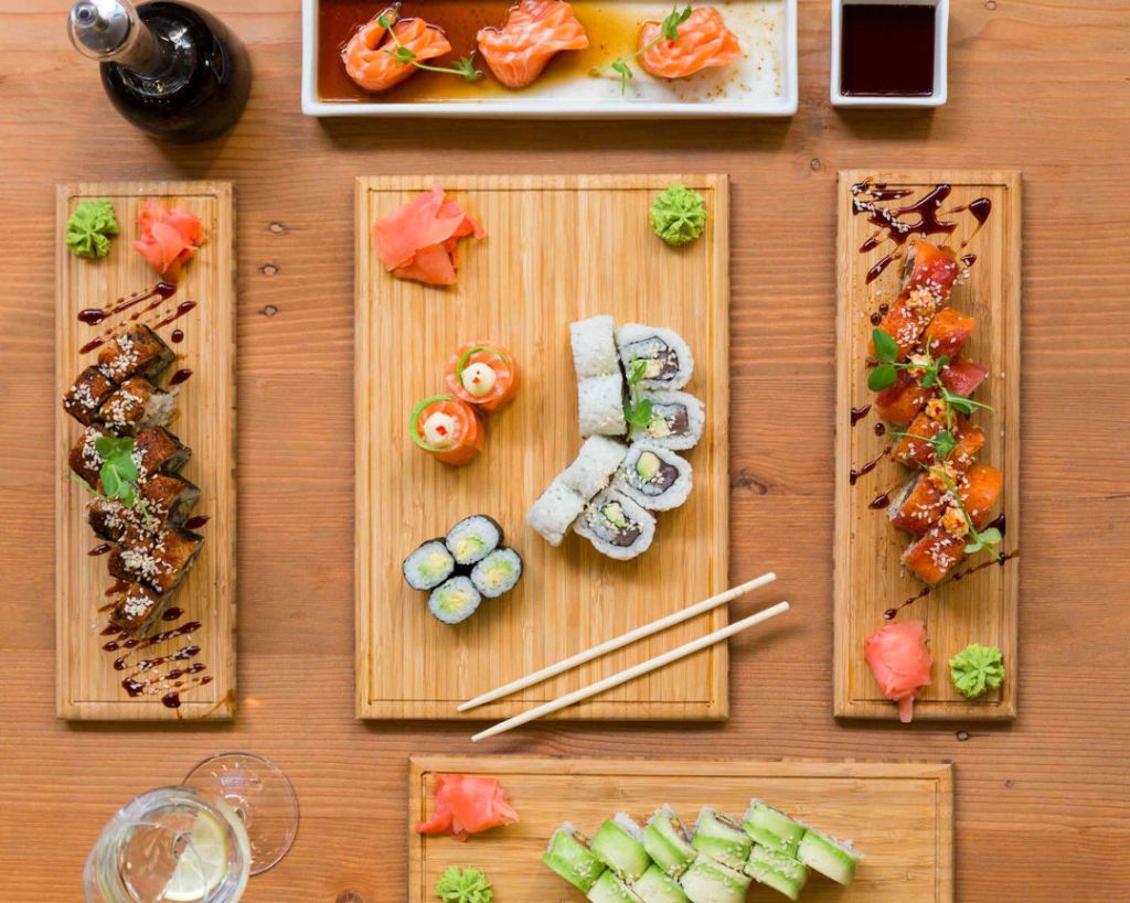 Cadouri Pentru Iubitorii De Sushi: Accesorii De Gătit, Platouri Și Altele